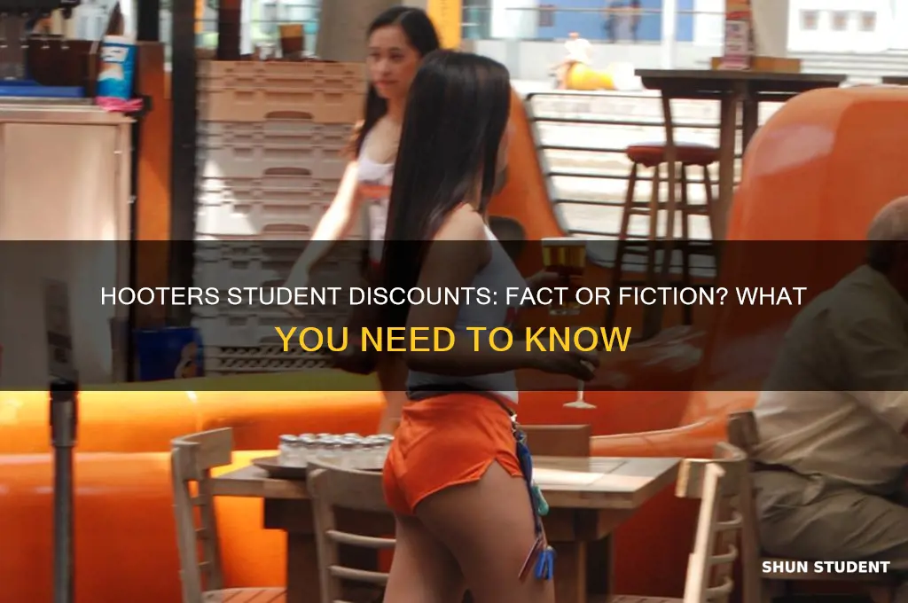 does hooters do student discounts