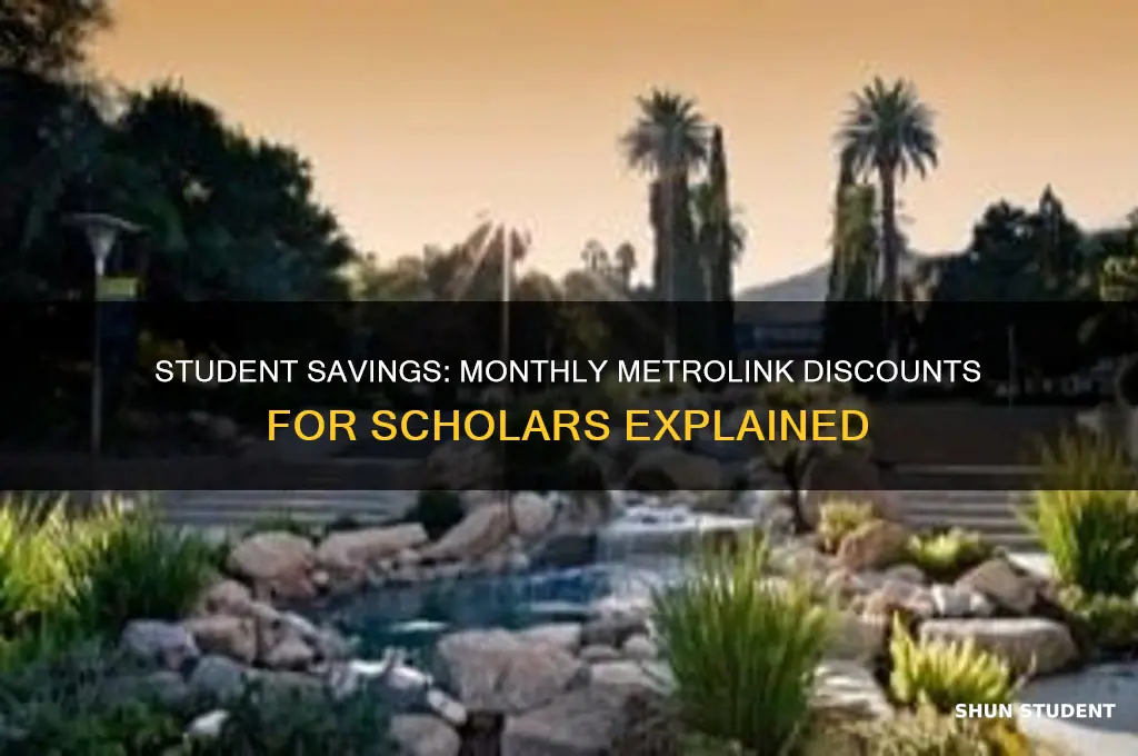 does metro link offer a monthly discount for students