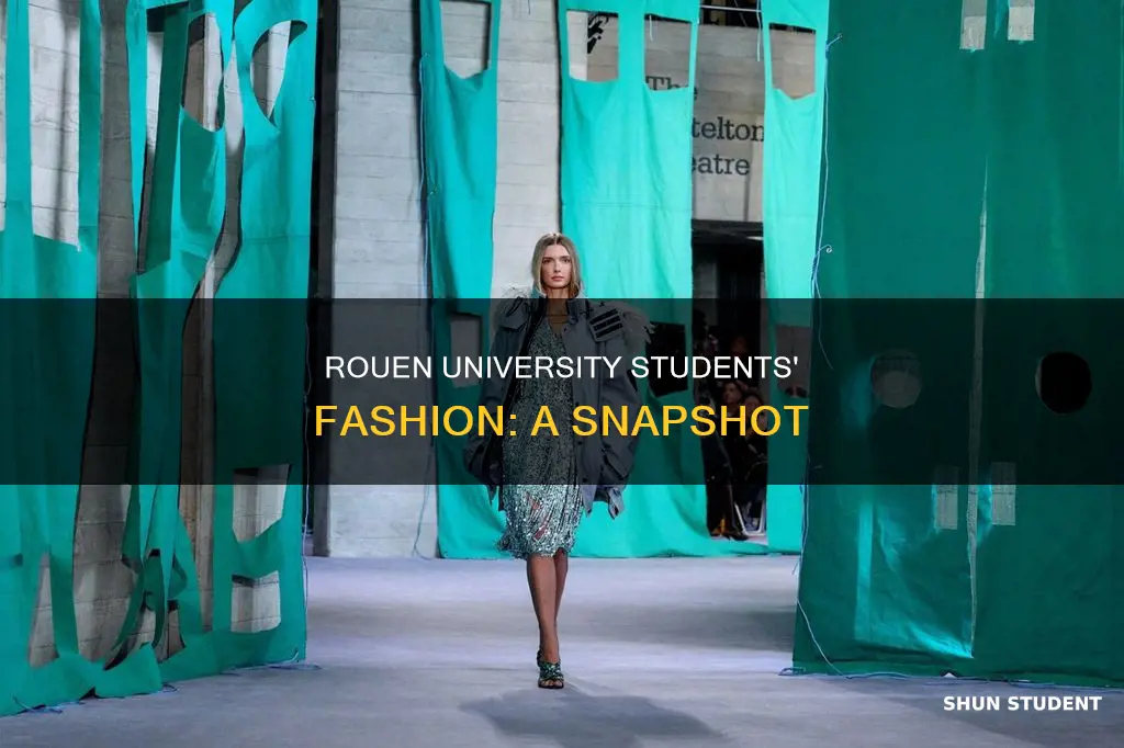 how do university students dress in rouen france