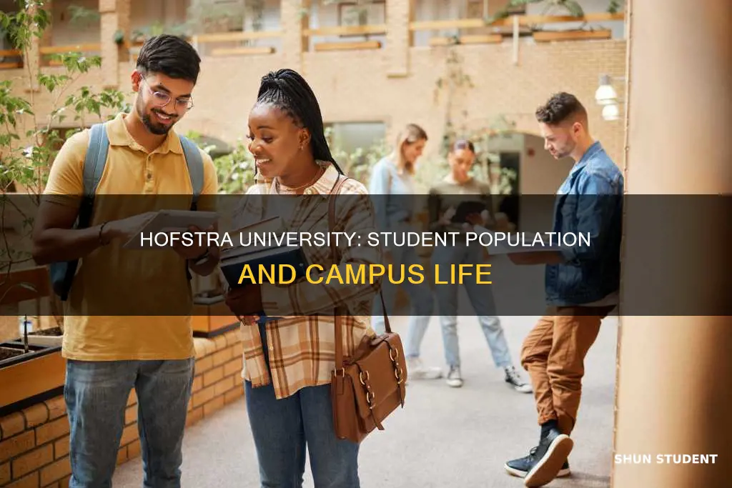 how many students are at hofstra university