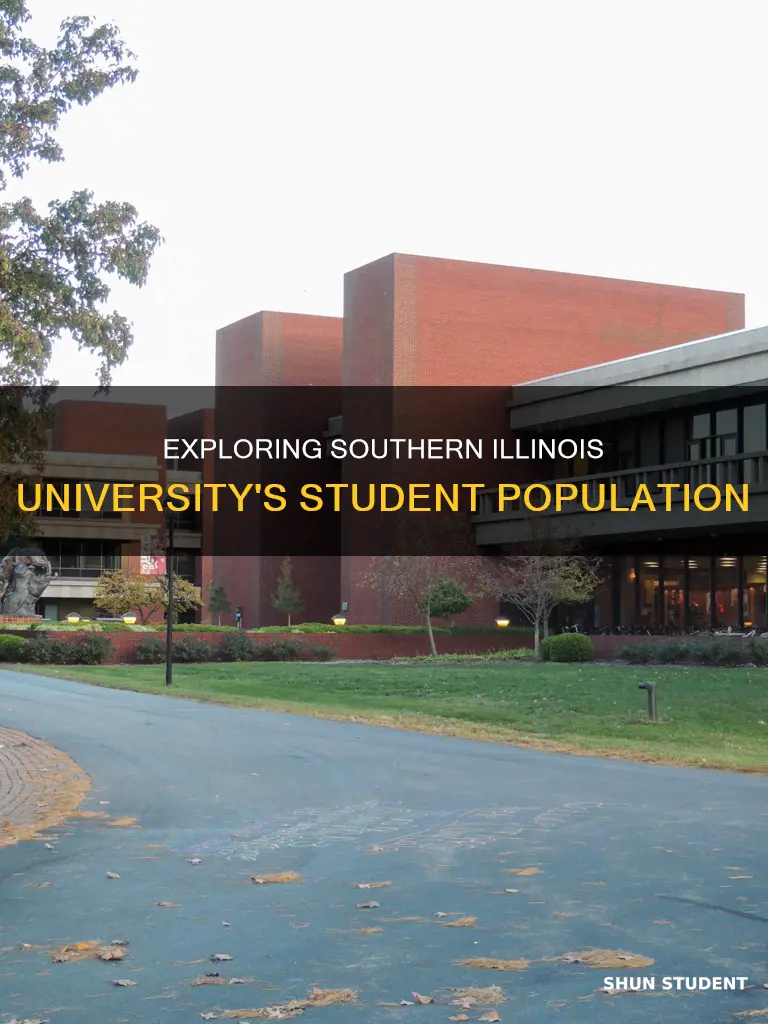 how many students are at southern illinois university