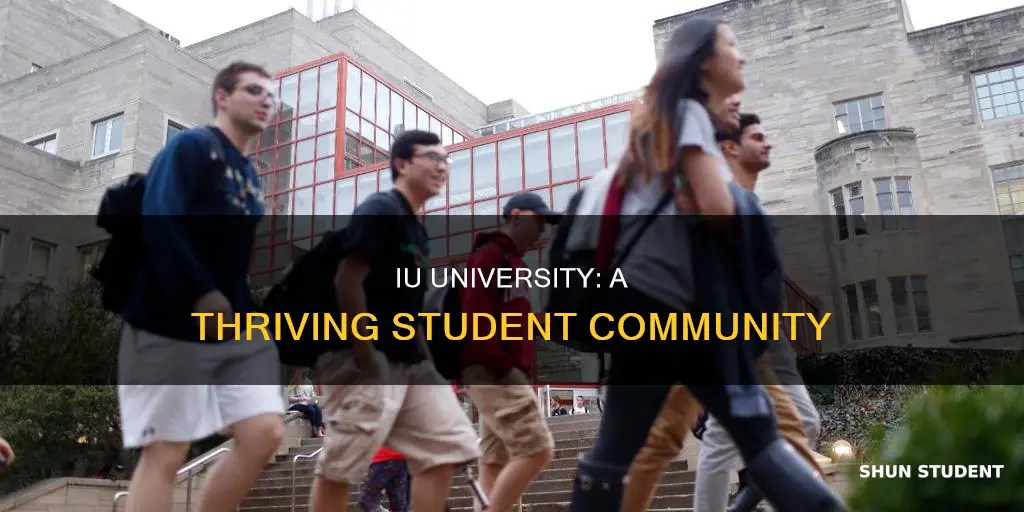 how many students at iu university