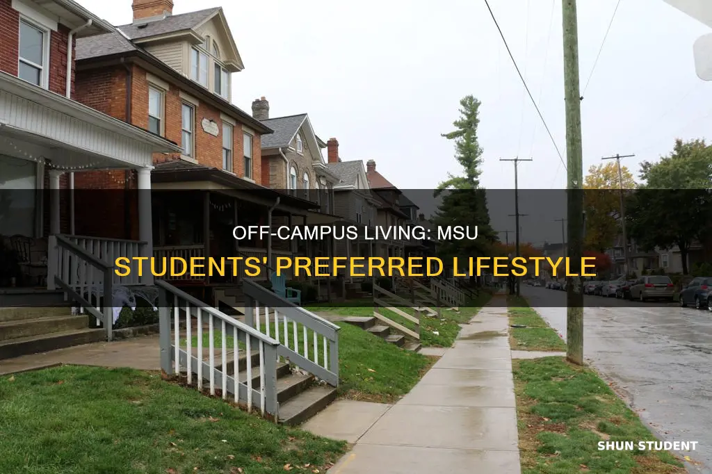 how many students at michigan state university live off campus