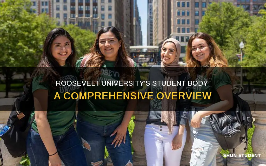 how many students at roosevelt university