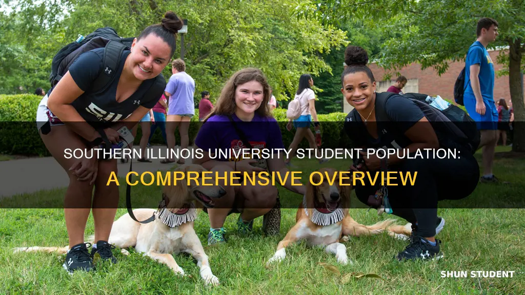 how many students at southern illinois university