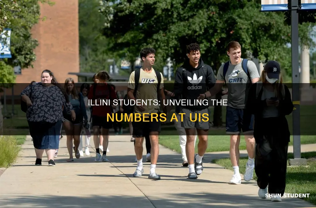 how many students at university of illinois springfield