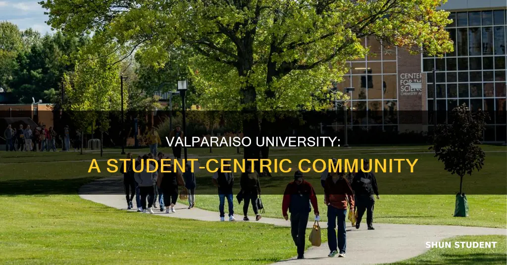 how many students at valparaiso university
