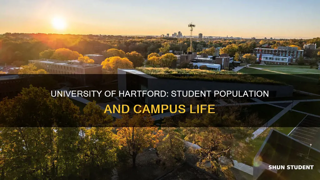 how many students attend university of hartford