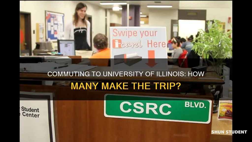 how many students commute to university of illinois champagin