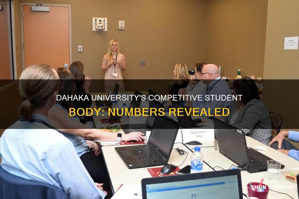 how many students compete for dahaka university