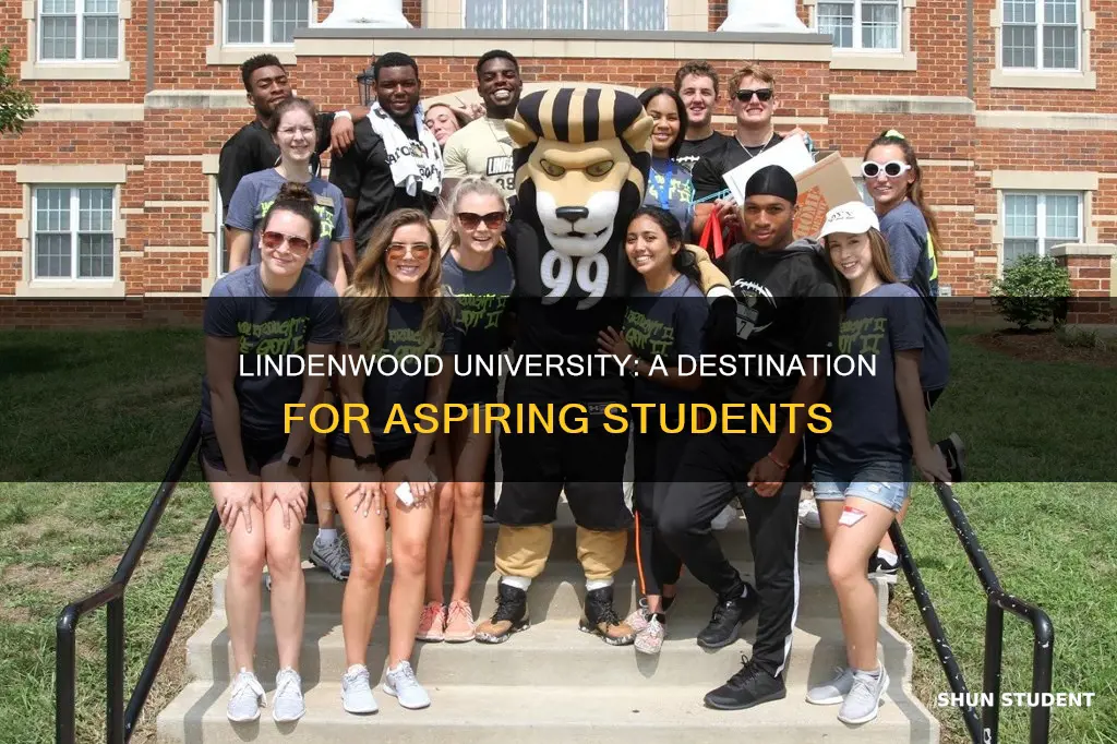 how many students go to lindenwood university