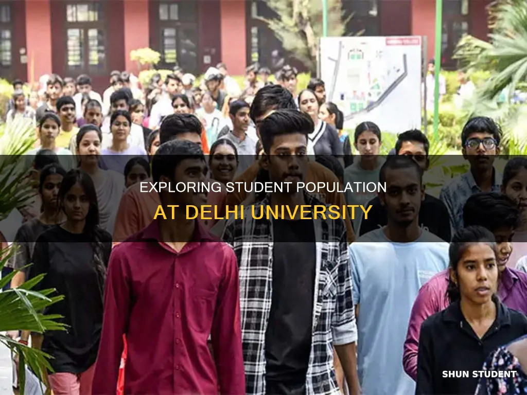 how many students in delhi university