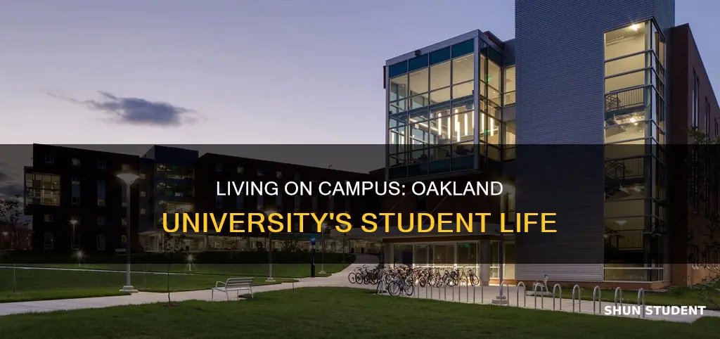 how many students live on campus at oakland university