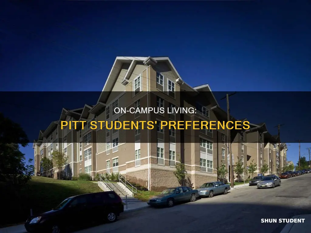 how many students live on campus at university of pittsburgh