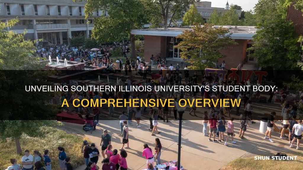 what is the student population of southern illinois university