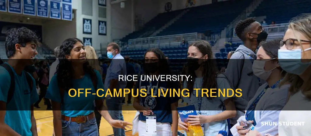 what percent of students at rice university live off campus