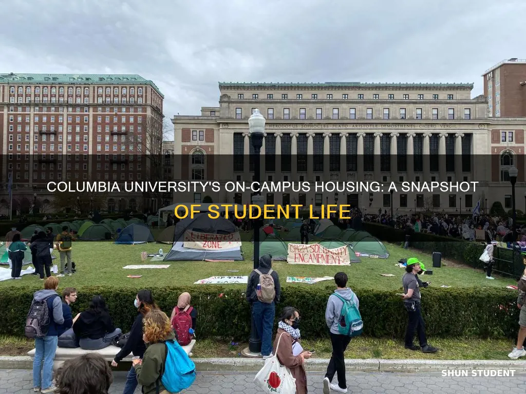 what percentage of students live on campus for columbia university