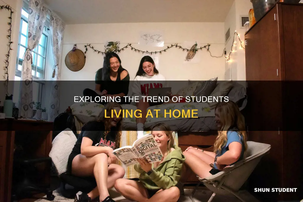 what percentage of university students live at home