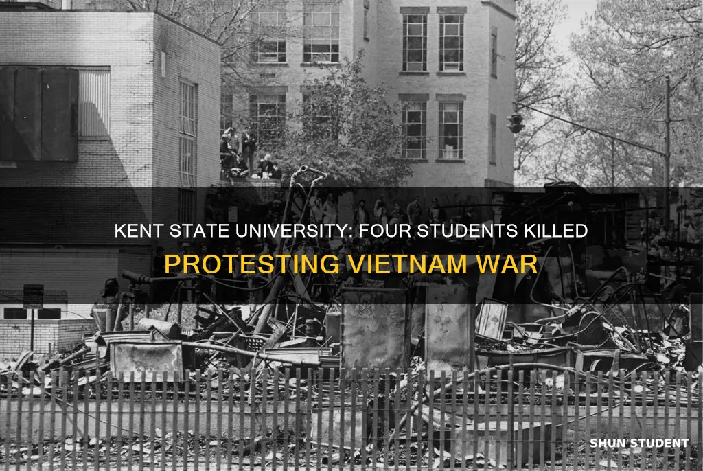 what university had 4 students killed protesting the vietnam war