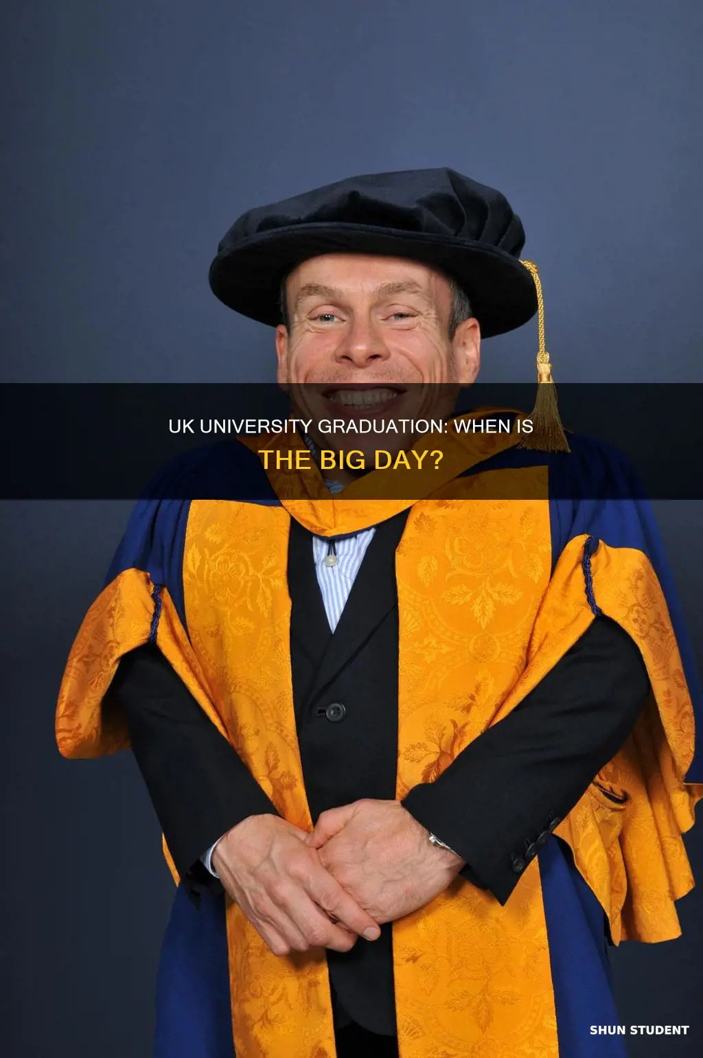 when do students graduate from university in uk